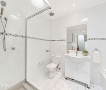 Spacious three-bedroom townhouse in a quiet & convenient location - Photo 6