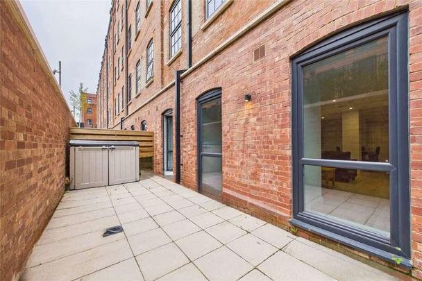 Memorial Avenue, Slough, Berkshire, SL1 - Photo 1