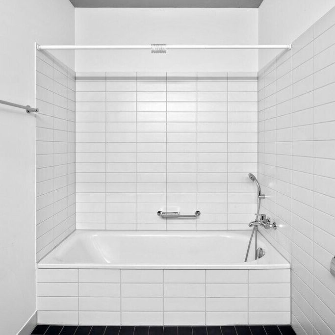 Elegant apartment with loggia - Photo 1