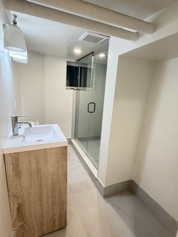 For Lease - 247 Belgravia Avenue Unit# Lower Unit, Toronto, Ontario - Photo 3