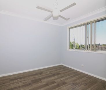 Tastefully Presented Two Bedroom Half-House - Photo 2