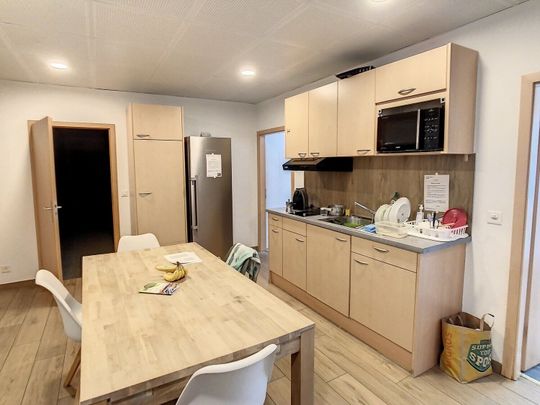 Chambre meublée idéalement située au coeur de la ville - Photo 1