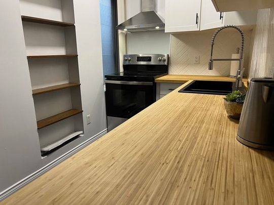 For Lease - 208 Carlton Street Unit# Main, Toronto, Ontario - Photo 1