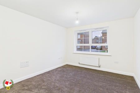 New Orchard Avenue, Winnycroft, Gloucester - Photo 3