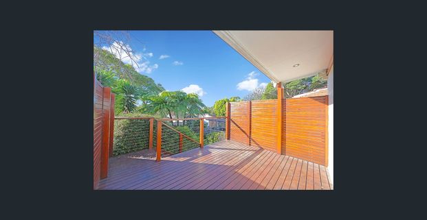 SUNDRENCHED 2 BEDROOM PLUS SUNROOM SEMI WITH PRIVATE GARDEN - Photo 1