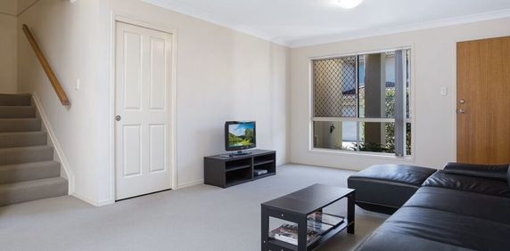 OWNER PAYS WATER BILL- Great location Unit in Mansfield State School Catchment - Photo 2