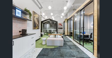 THREE BEDROOM APARTMENT, AMENITIES INCLUDED. AVAILBALE FROM 25/11/2025! - Photo 5