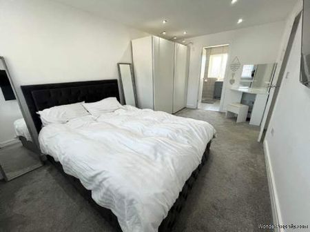 4 bedroom property to rent in Oldham - Photo 5