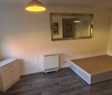 1 Bed - 34 Kendal Bank, Leeds - LS3 1NR - Student/Professional - Photo 1