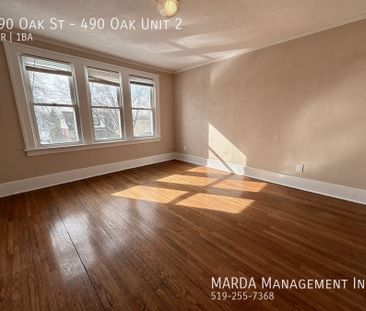 SPACIOUS 1-BEDROOM/1-BATH APARTMENT ON SECOND FLOOR-ALL UTILITIES INCL - Photo 4