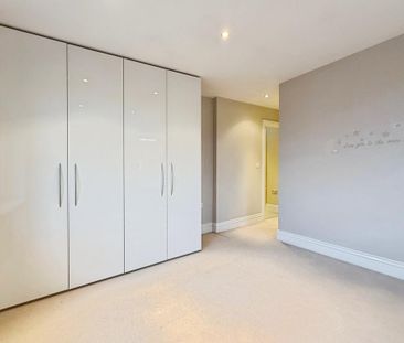 4 bedroom detached house to rent - Photo 2