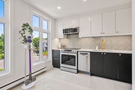 For Lease - 20 Charlevoix Street Unit# 34, Vanier and Kingsview Park, Ontario - Photo 4