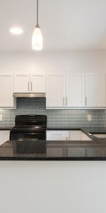 Ahuntsic | Luxueux 3 chambres + Bureau | 1800 pi² sur 2 étages | Cabanon, Cour et Boisé | Air Climatisé - Photo 4
