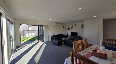 Takanini, 5 Bedrooms, $800 - Photo 4