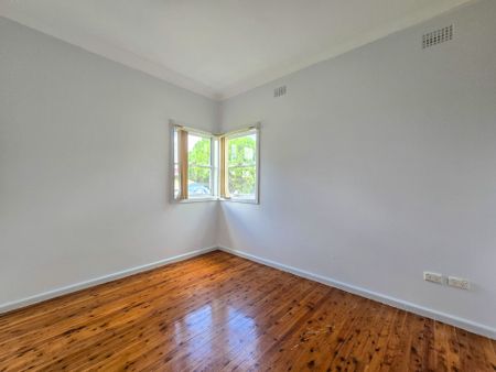 In the Heart of Town - Photo 3