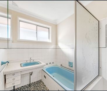 Family home in a sought-after location - Photo 5