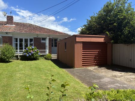 Lovely brick and tile - Photo 5