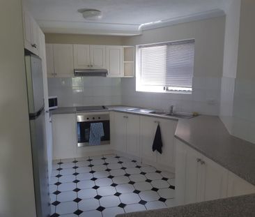 Partly Furnished Ground Floor Apartment in the Heart of Newmarket - Photo 3