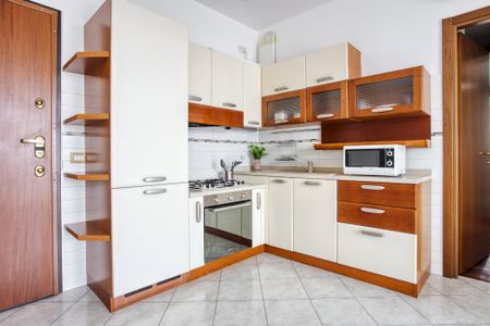 Cozy single room with window in Milan - Photo 3