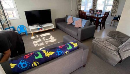 Family Home in Opaheke - Photo 2