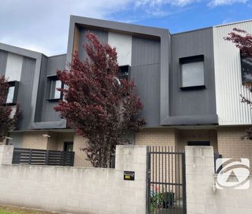 MODERN VIBES & ZERO FUSS IN PAKENHAM - Photo 1