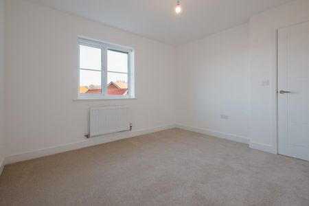 4 bedroom detached house to rent - Photo 3