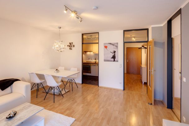 Bright garden apartment with patio for rent - Photo 1