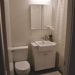 Renovated 1 Bedroom Suite in Kitsilano - Photo 2