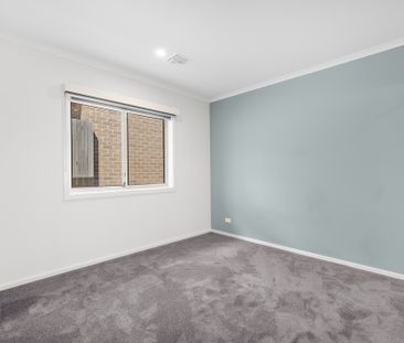 16 Bellhouse Crescent, Moncrieff ACT 2914 - House For Rent | Domain - Photo 6
