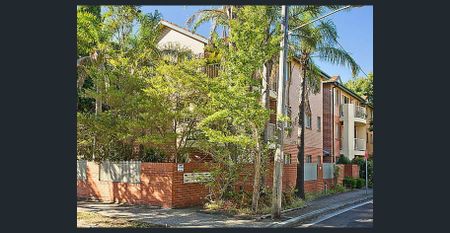 Stunning garden apartment - Photo 4