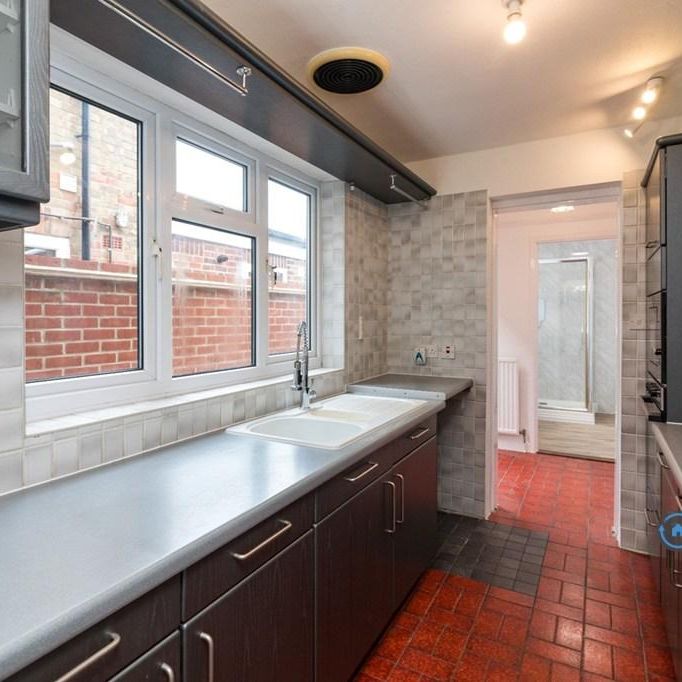 3 bedroom terraced house to rent - Photo 1