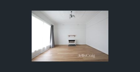 Family Home in Newport! - Photo 3