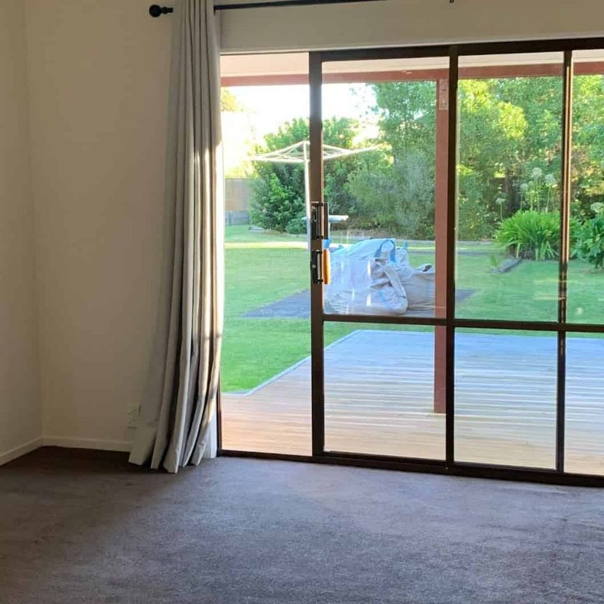 Fabulous Two-Bedroom Home in Waikanae Beach - Photo 1