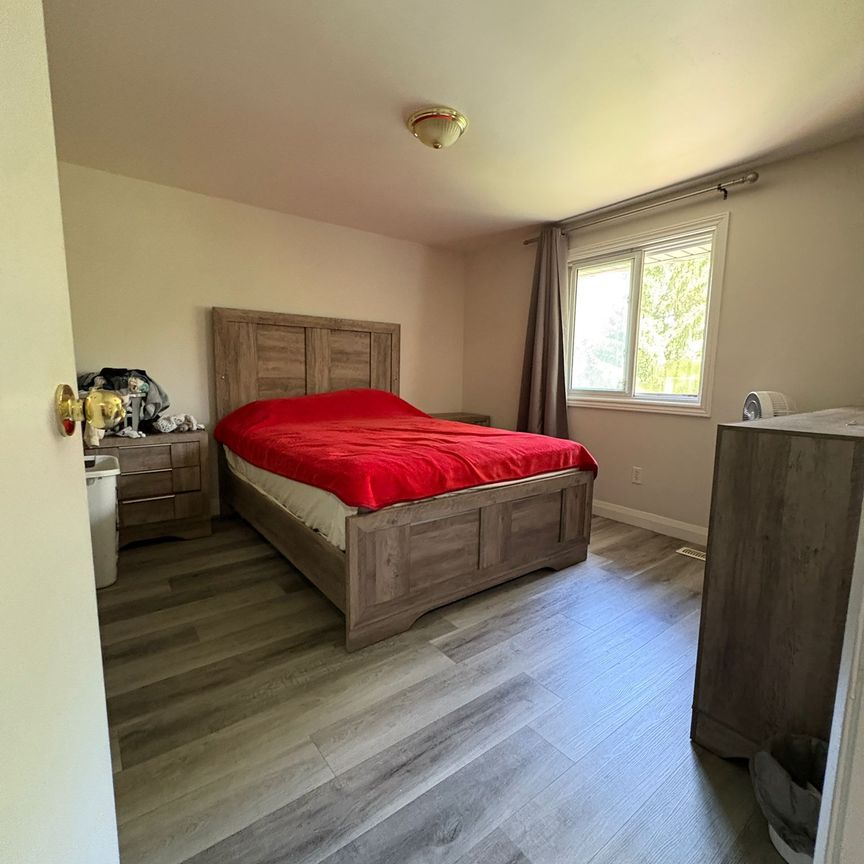For Lease - 32 Elvira Crescent Unit# Main & 2nd, London South, Ontario - Photo 1