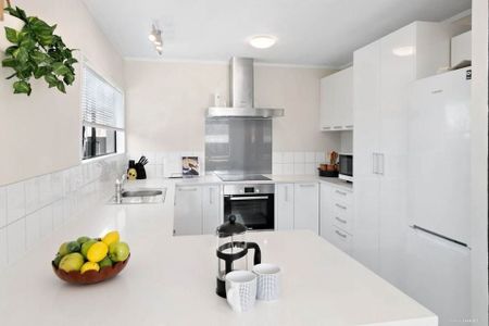 Family-Friendly Birkdale Townhouse with Sunny Gard - Photo 2