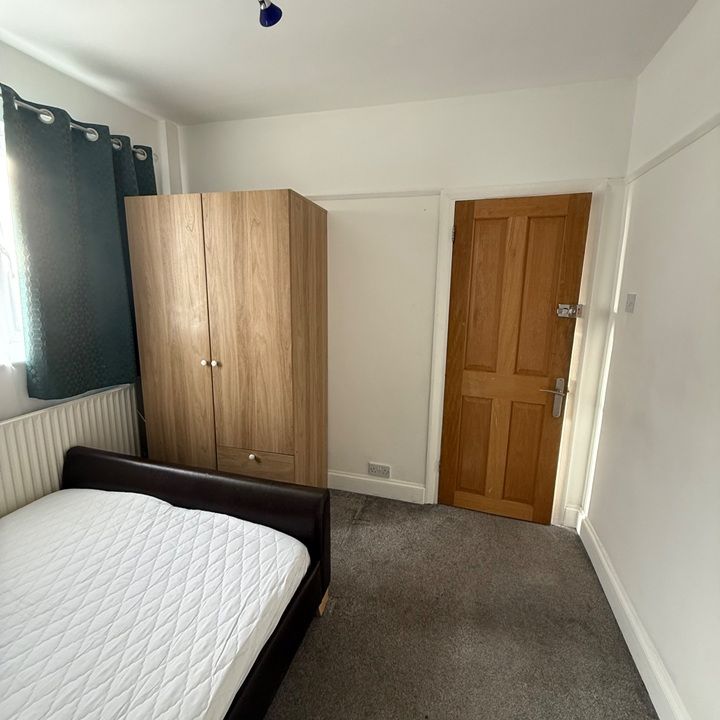 Room in a Shared House, Oldstead Road, BR1 - Photo 1