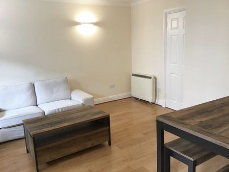 2 Bed Flat, Vauxhall, SW8 - Photo 3