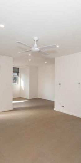 Modern One Bedroom Apartment - Photo 1