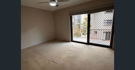 2 bedroom Prime Old Burleigh Road Location – Move In Today! - Photo 4