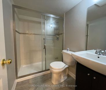 Townhouse For Lease | N8131680 - Photo 2