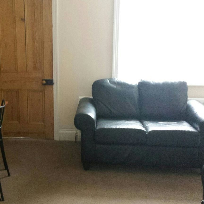 Maisonette to rent on - Photo 1