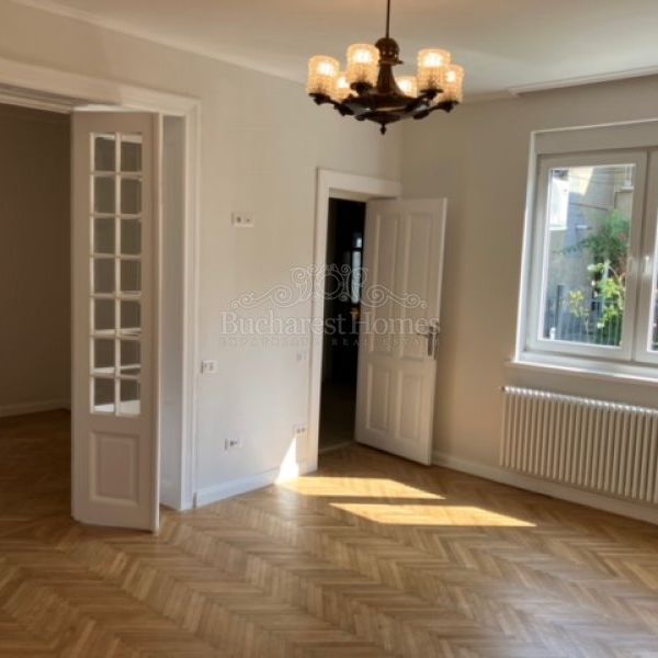 Very Nice Three-Bedroom House with Garden - IBSB - Photo 1
