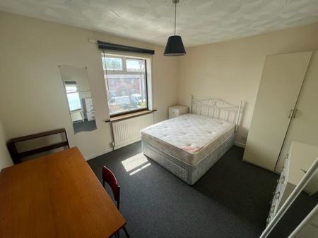 6 bedroom house to rent - Photo 2