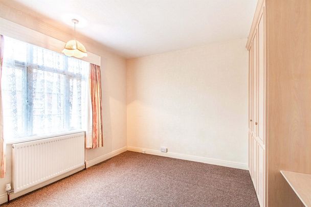 Woodlea Mount, Leeds - Photo 1