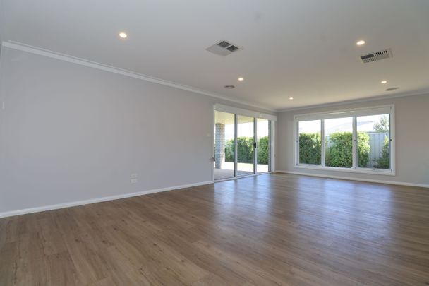 2/35 Coppabella Drive Gobbagombalin NSW - Photo 1