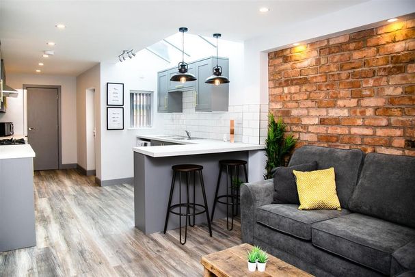 1 bedroom in a house share to rent - Photo 1