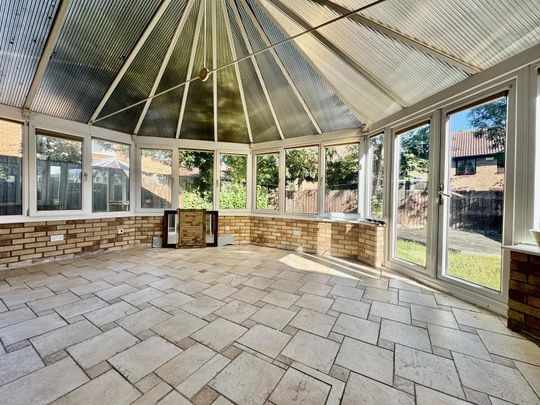 4 bedroom detached house to rent - Photo 1