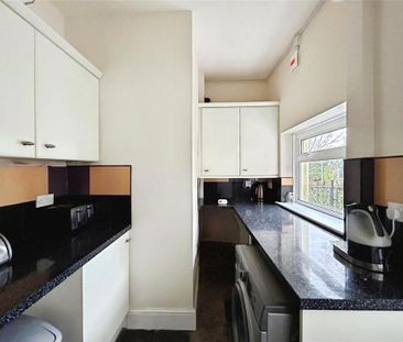 2 bedroom end of terrace house to rent - Photo 3