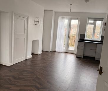 2 Bed Terraced House, Pomfret Avenue, LU2 - Photo 1