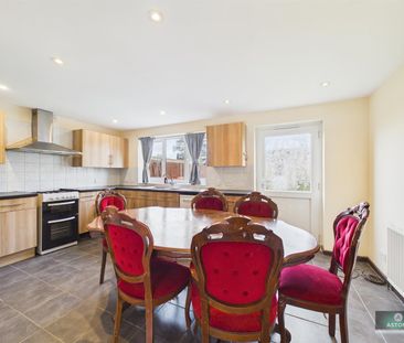 Crabbet Road, Crawley - Photo 2